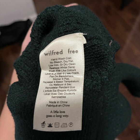 Aritzia - Wilfred - Cropped 100% Merino Wool Sweater - Medium - Picture 6 of 6